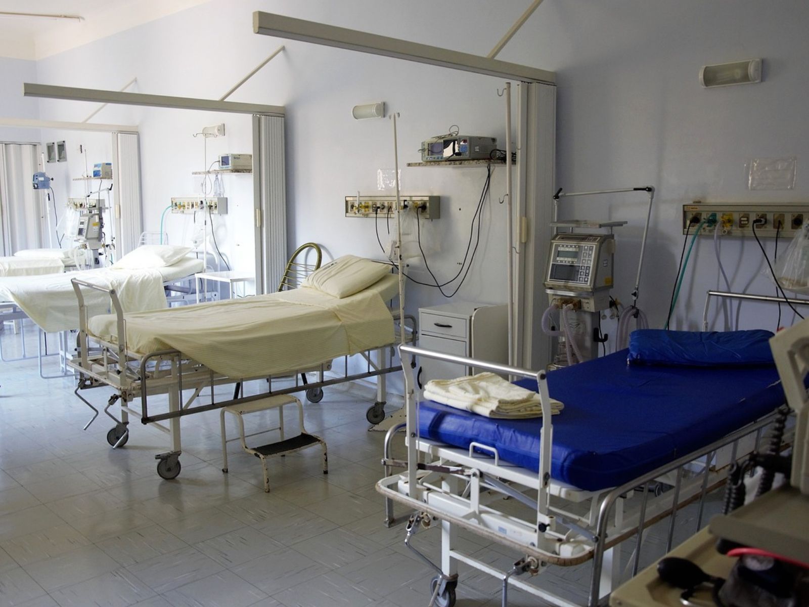 emergency room hospital bed beds